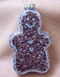 Craft a gingerbread man ornament with free craft instructions from Craft Elf